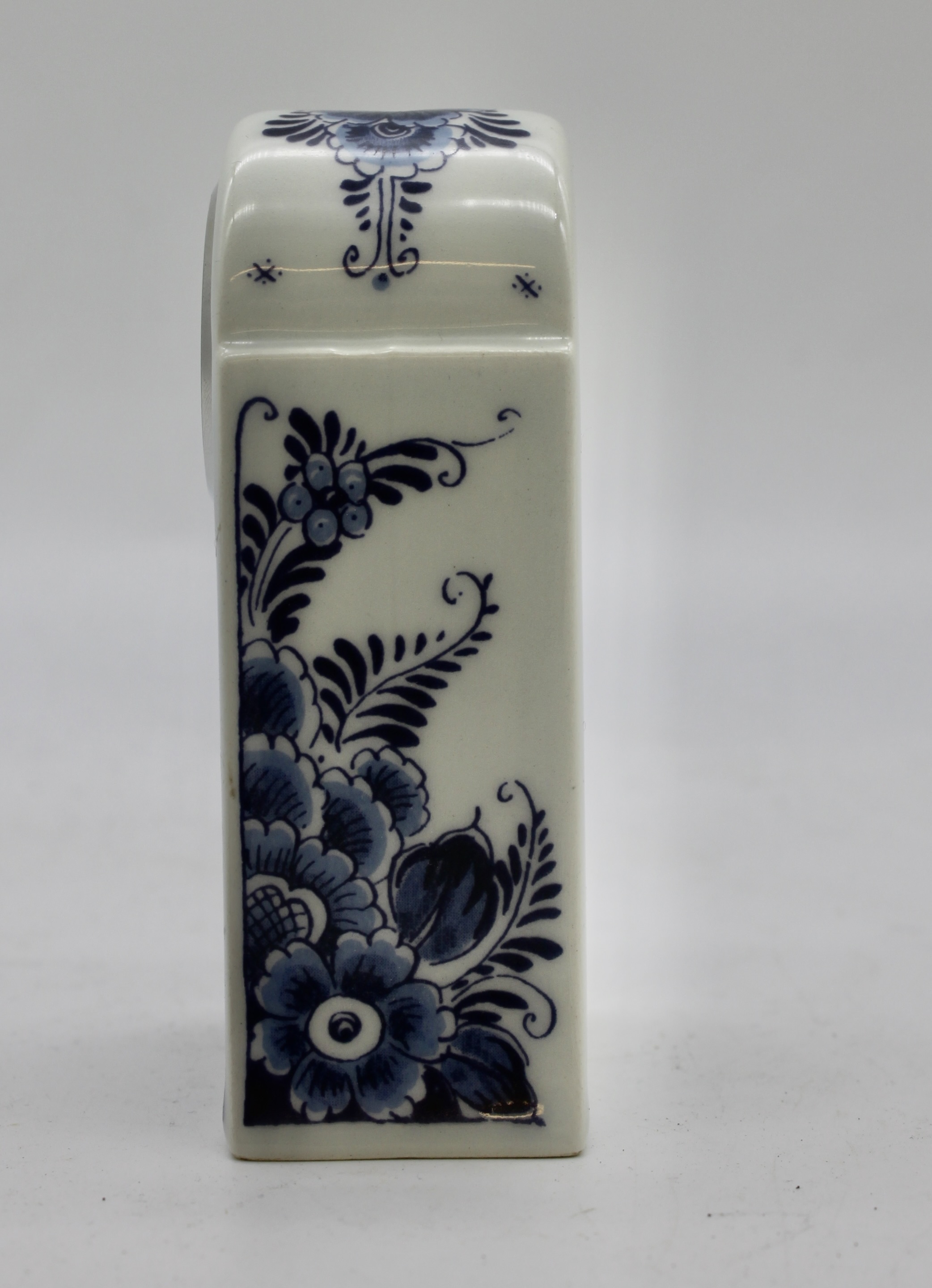Delfts Blauw bureau klokje met Japans uurwerk, H. 10 cm