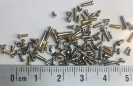 CO23s Assortiment messing en nikkelen schroefjes voor brillen en brilmonturen, ca 100 st. Zwitserland