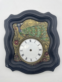 sw.048 antieke Schwartzwalder/appelklok wijzerplaat met een pauwen decoratie