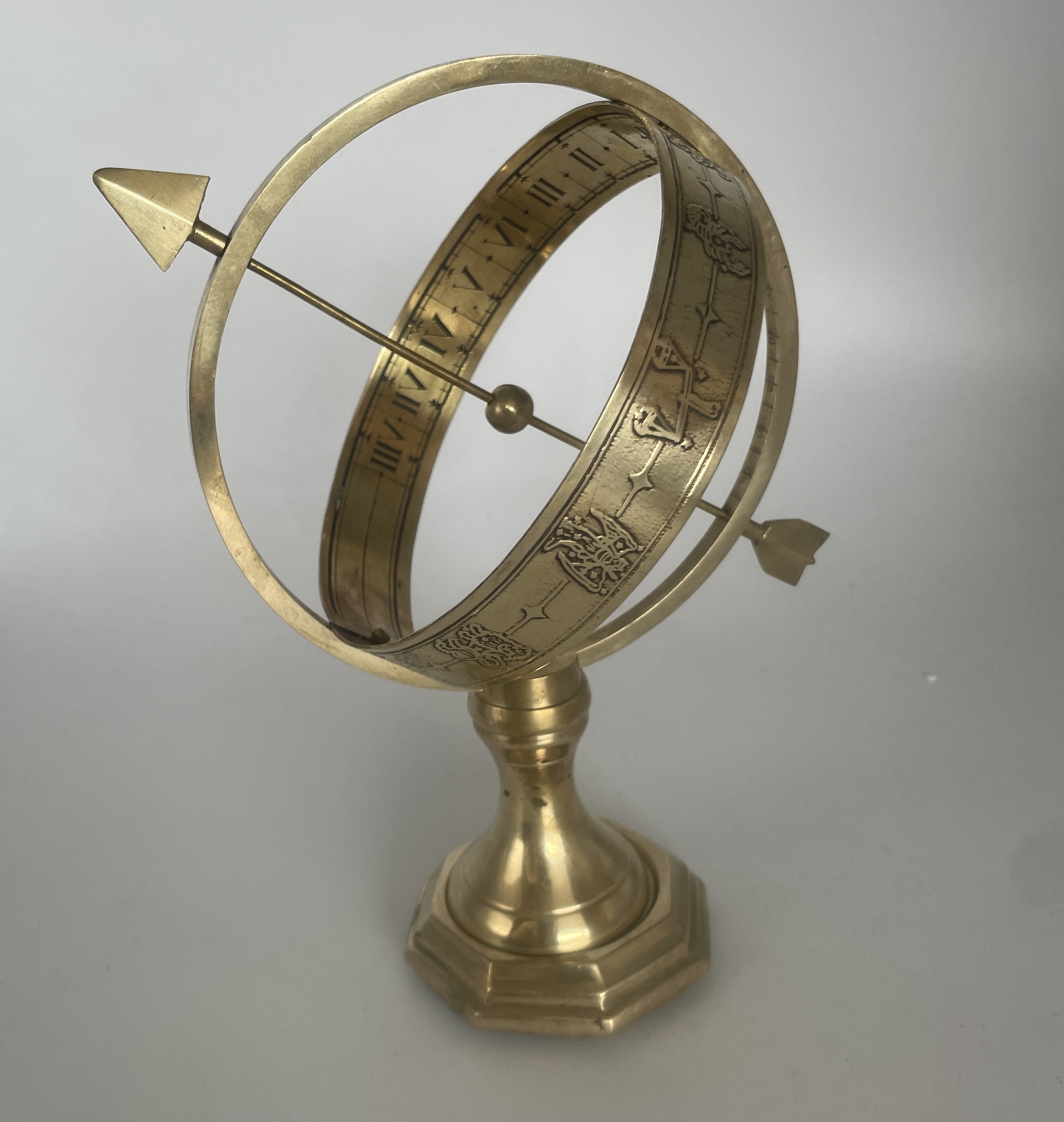 Zonnewijzer, tafelmodel, hoogte ca 20 cm