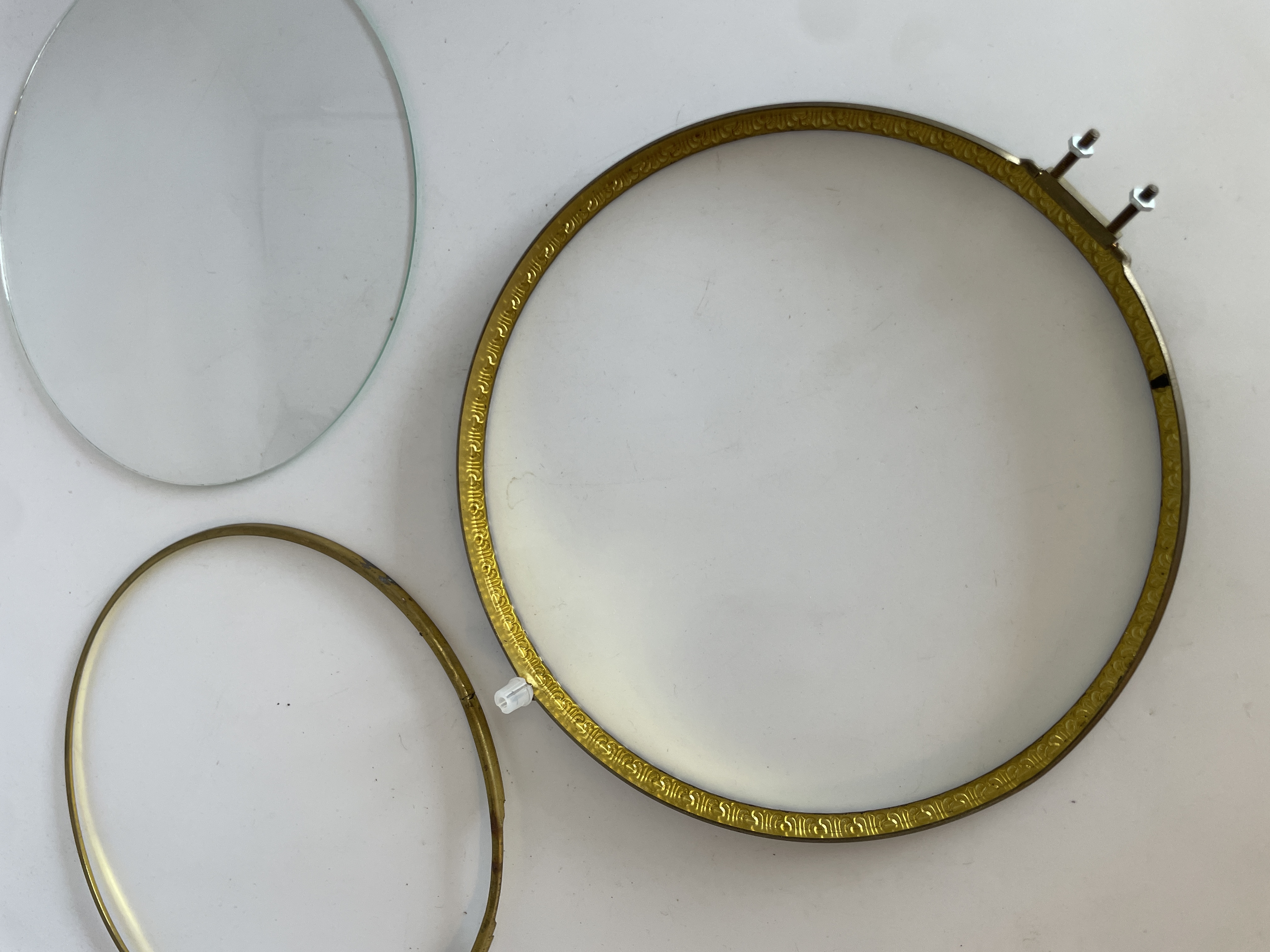 Vintage Messing rand met bol glas, 172 mm