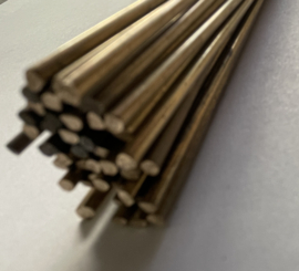 B0555. 50 x Messing staf, 2 mm/1000 mm lengte