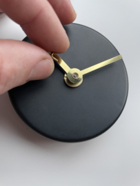 Stijlvolle minimalistische DIY wandklok voor kleine werkkamer, bureau of in de keuken.