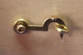 Messing haak, oog, schroef en ring voor afsluiting van een klokdeurtje, 12 mm