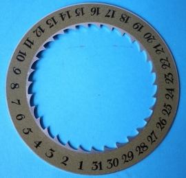 dt.002 aluminium datumring met opgedrukte cijfers en goudgele band achtergrond cijfers