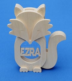 Sparbüchse Spardose Modell Fuchs mit eigenem Namen aus Holz als Mutterschaftsgeschenk.