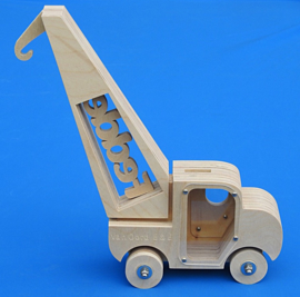 Spaarpot hout met eigen naam model Kraanwagen.