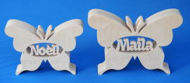 Sparbüchse Spardose Modell Schmetterling 2 mit eigenem Namen aus Holz als Mutterschaftsgeschenk.