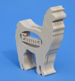 Sparbüchse Spardose Modell Alpaca mit eigenem Namen aus Holz als Mutterschaftsgeschenk.
