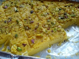 Chanay ki daal ka halwa / Fudge van gele linzen