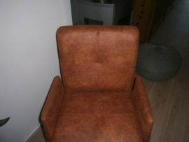 OPRUIMING TWAN een prachtig moderne  stoel hier gestoffeerd in de stof JEEP met houten  poot   nu voor de laagste prijs