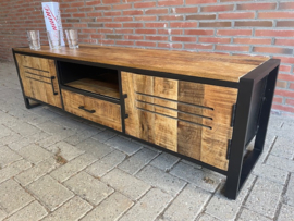 FCR-5 Een prachtig Tv- dressoir Mangohout/ industriële af werking afmeting 160 cm NU VOOR EEN ACTIE PRIJS