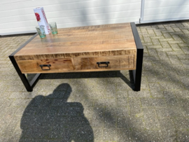 SELINA Mango met metaal Industriële salontafel 120 x 70 nu in de actie