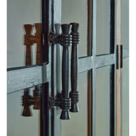 FIRENZE vitrinekast  195 cm in mangohout met vier deuren, afgewerkt met smeedwerk