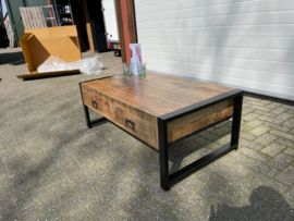 SELINA Mango met metaal Industriële salontafel 120 x 70 nu in de actie