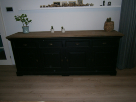 118 model 118 dressoir kleur zwart 4 deuren + 4 laden / 235 cm. breed /95 cm hoog scherpe prijs