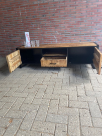FCR-5 Een prachtig Tv- dressoir Mangohout/ industriële af werking afmeting 160 cm NU VOOR EEN ACTIE PRIJS