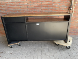 FCR-1 prachtig dressoir Mangohout afmeting 180 cm NU VOOR EEN ACTIE PRIJS