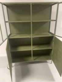 F-130 VITRINEKAST exclusief model metaal groen, glas130 br actie