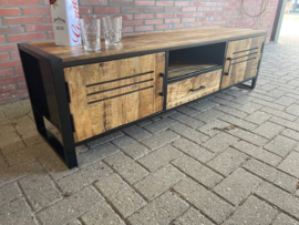FCR-5 Een prachtig Tv- dressoir Mangohout/ industriële af werking afmeting 160 cm NU VOOR EEN ACTIE PRIJS