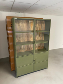 BRUSSEL Groen/ mango industriële Vitrinekast 130 cm breed tijdelijk speciale aanbieding