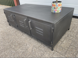 MMB024 industriële  Salontafel metaal met deuren nu voor een actie prijs