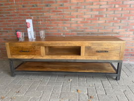 Firenze  industriële Tv-dressoir 160 cm breed  mangohout en metaal voor een  speciale prijs