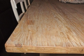 LOUVRE eettafel 220 cm. Standaard onderstel wit en blad blank Teak .NU IN DE ACTIE *