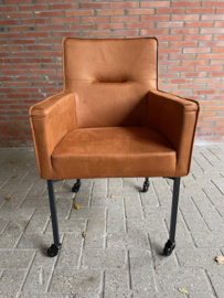 TopTop eetkamer stoel in Eco leer Cognac met wielen tijdelijk voor maar