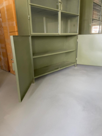 BRUSSEL GROEN GROEN Industriële Vitrinekast 130 cm breed tijdelijk speciale aanbieding
