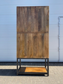 FIRENZE vitrinekast  100 breed en 215 cm met smeedijzer