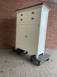 MEIDENKAST 126 een landelijke meidenkast en nu een prijs knaller voor maar