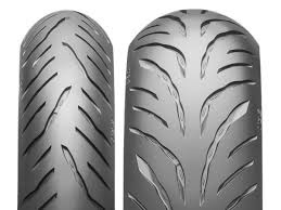 Voorband 110/80zr18 T32f Bridgestone motorband [nvvdlE]