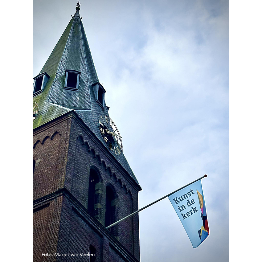Vlag en buttons Kunst in de kerk 2025