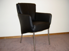4 stoelen  in zwart Leer  € 150 per stuk