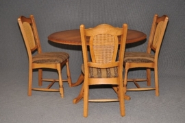 eethoektafel rond massief eiken € 299