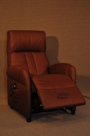 Sta-op relaxfauteuil elektrisch in Leer  € 750