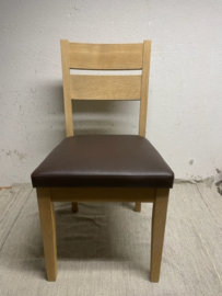 eiken eethoekstoelen  € 120 per stuk