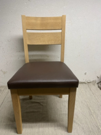 eiken eethoekstoelen  € 120 per stuk