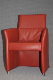 Fauteuil in rood leer € 195