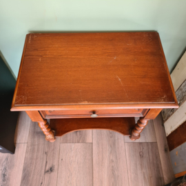 Haltafeltje, bijzettafel gedraaide poten