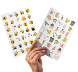 2 Grote Stickervellen Bijtjes en Tuinieren
