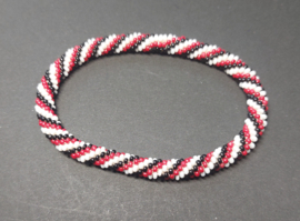 Ronde buis armband in rood zwart wit