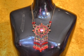 Halsketting rood ornament