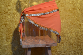 D34 Driehoek heupsjaal afgezet met goudkleurige munten. Sjaal is in diverse kleuren te bestellen.