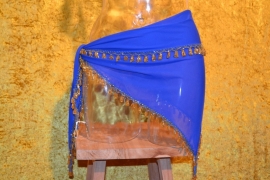 D26 Driehoeksjaal met goudkleurige kralenrand. Sjaal is in meerdere kleuren te bestellen.
