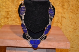 Halsketting, elementen met lapis lazuli stenen