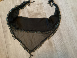 D26 Kleine driehoeksjaal, kralen rondom