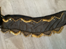 RP09 2 rijen piramides van goudkleurige munten en kralen