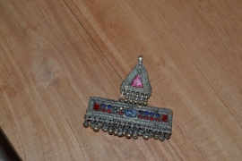Tribal ornament - Driehoek met rechthoek. Belletjes